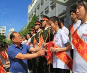 青春永隨國旗飛揚(yáng)——云東中學(xué)舉行國旗護(hù)衛(wèi)隊交接旗儀式